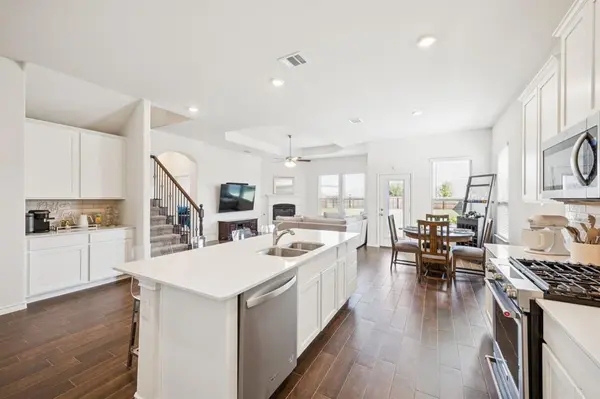 3212 Brady Starr Drive, Aubrey, TX 76227