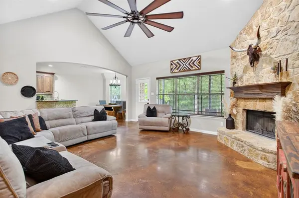 125 Miramar Circle, Weatherford, TX 76085