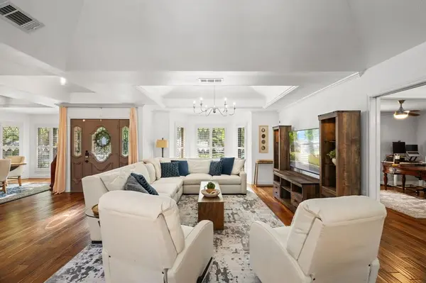 2103 Lake Country Drive, Arlington, TX 76012