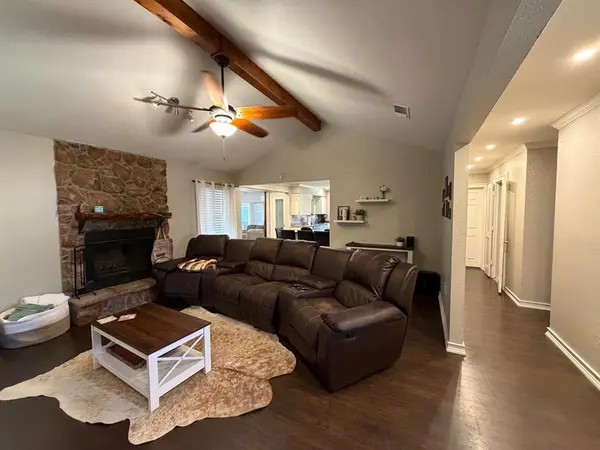 3616 Sandhurst Drive, Arlington, TX 76001