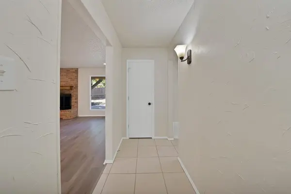 5300 Stagetrail Drive, Arlington, TX 76017