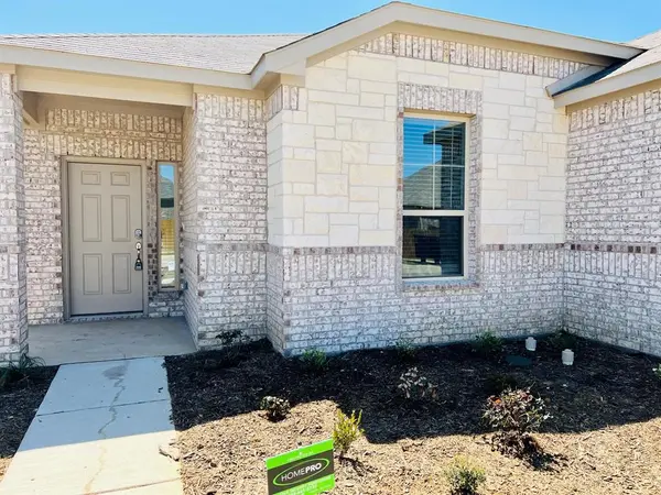 812 Peaceful Brook Drive, Fort Worth, TX 76140