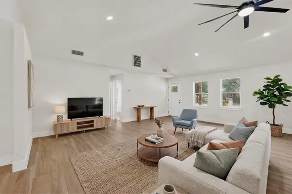 910 S Chatfield Street, Ennis, TX 75119