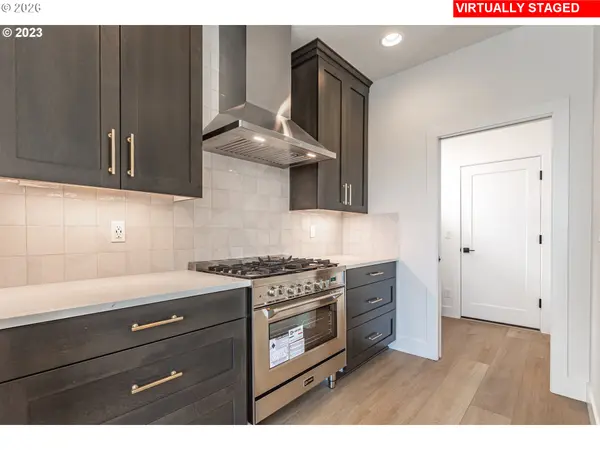 7353 NW OAKFERN DR, Portland, OR 97229