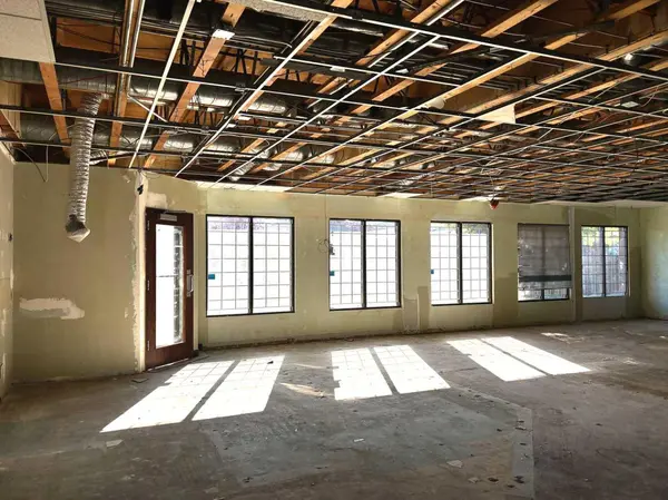 1817 48, Calgary, AB T3K 3C1