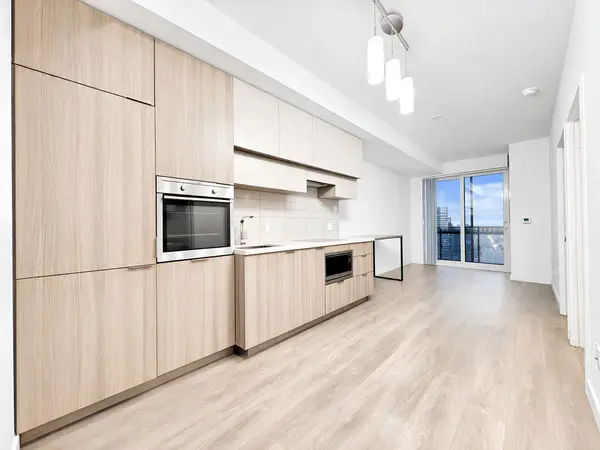 8 Eglinton AVE E #3210, Toronto C03, ON M4P 1A6