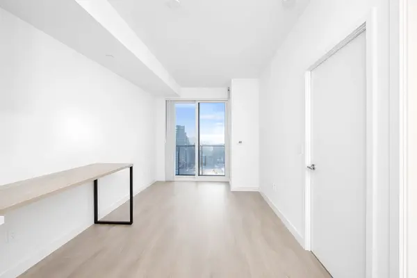 8 Eglinton AVE E #3210, Toronto C03, ON M4P 1A6