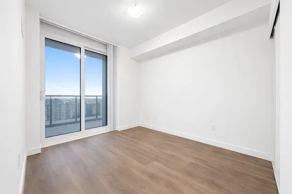 8 Eglinton AVE E #3210, Toronto C03, ON M4P 1A6