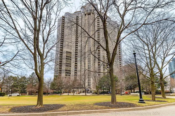 45 Kingsbridge Garden CIR #204, Mississauga, ON L5R 3K4