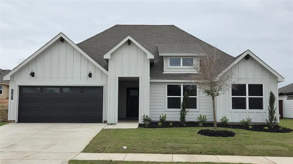 4207 CORNERSTONE Circle, Granbury, TX 76048