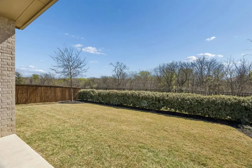 1104 Bluestem Drive, Aubrey, TX 76227