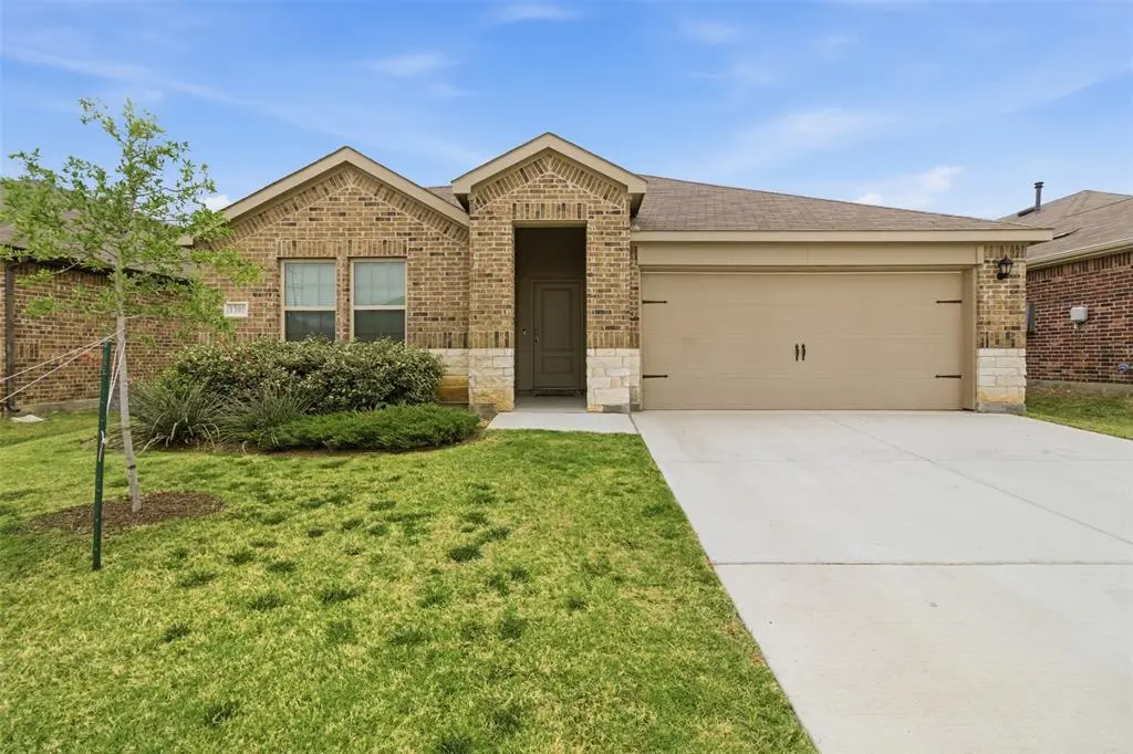 1301 Stuarts Forest Drive, Denton, TX 76207