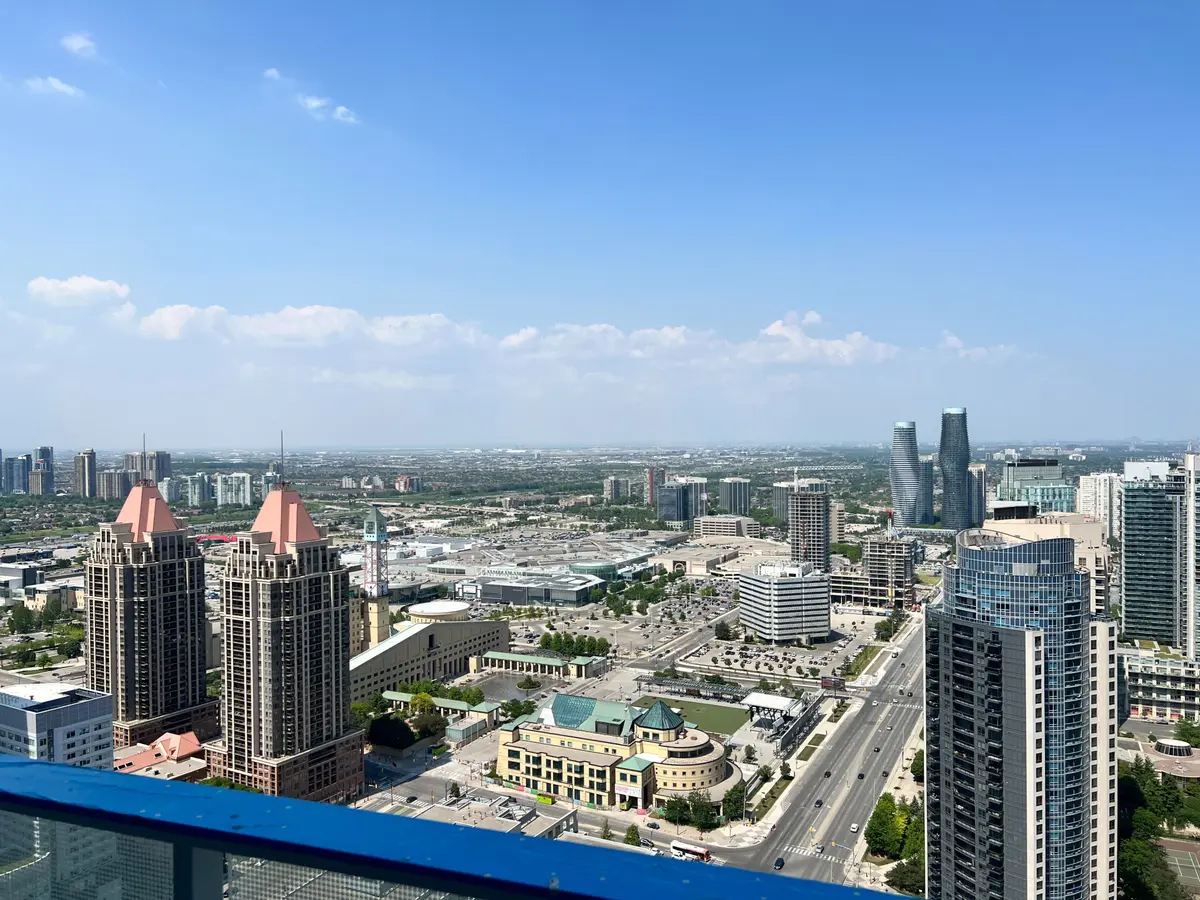 3900 Confederation Pkwy #4002, Mississauga, ON L5B 0M3