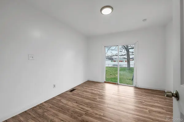 25439 New York ST, Dearborn Heights, MI 48125