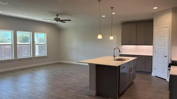 4207 CORNERSTONE Circle, Granbury, TX 76048