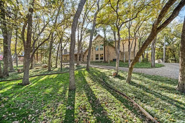 2800 Idlecreek Drive, Dalworthington Gardens, TX 76016