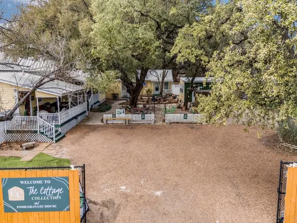 1002 W Pearl Street, Granbury, TX 76048