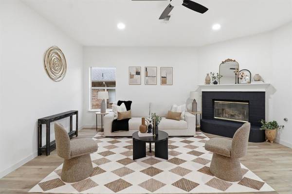 611 Joy Lane, Mansfield, TX 76063