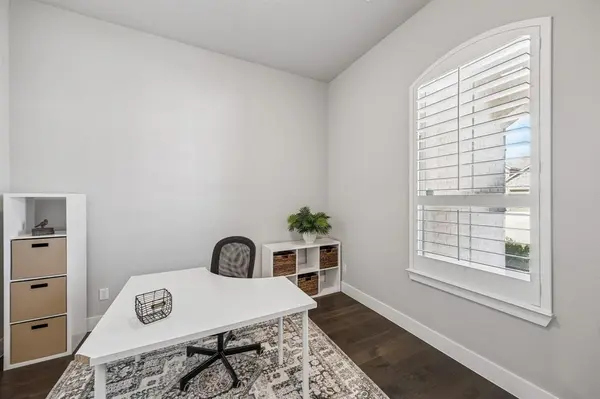 1104 Bluestem Drive, Aubrey, TX 76227