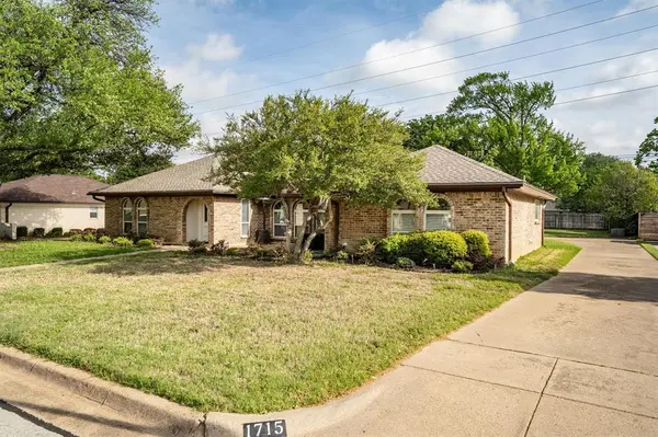 1715 Covemeadow Drive, Arlington, TX 76012