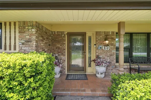 1226 Crestwood Drive, Cleburne, TX 76033