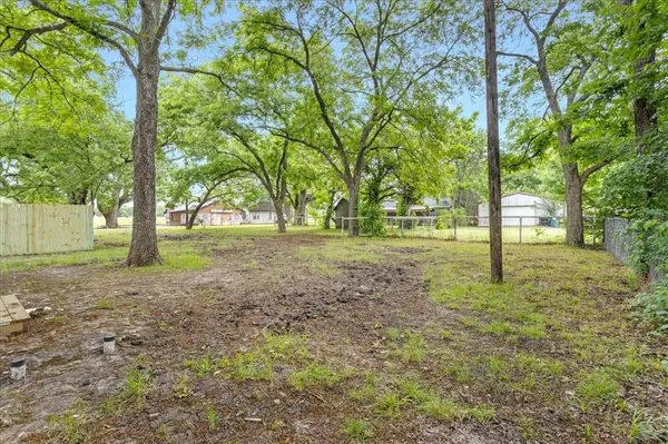 103 N Mill Street, Savoy, TX 75479