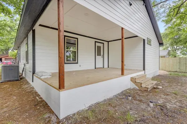 103 N Mill Street, Savoy, TX 75479