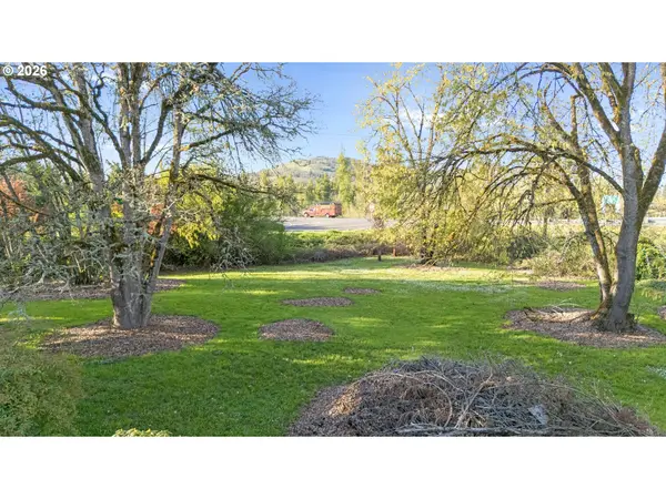 85255 CLOVERDALE RD, Creswell, OR 97426