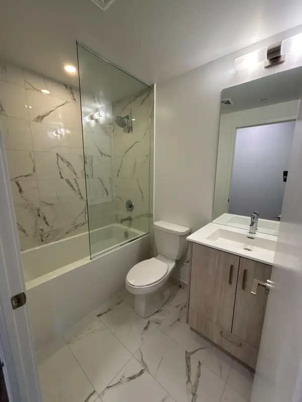 180 Front ST E #4207, Toronto C08, ON M5A 0A9