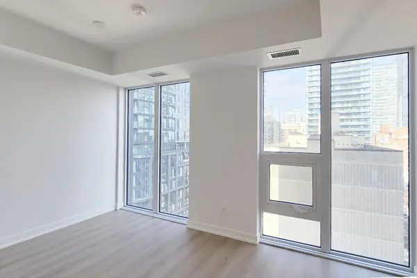 100 Queen ST E #1116, Toronto C08, ON M5C 0B5