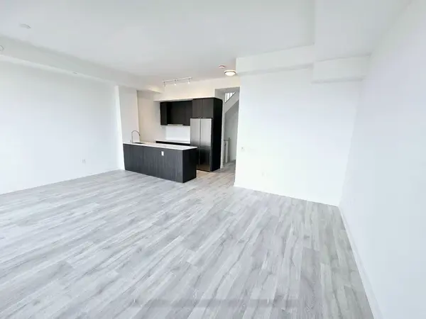 7 Golden Lion HTS #633, Toronto C14, ON M2M 0C1