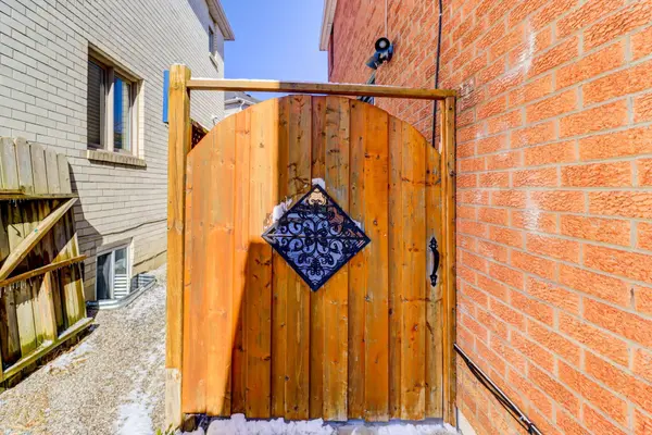 301 Old Harwood AVE, Ajax, ON L1Z 1J1