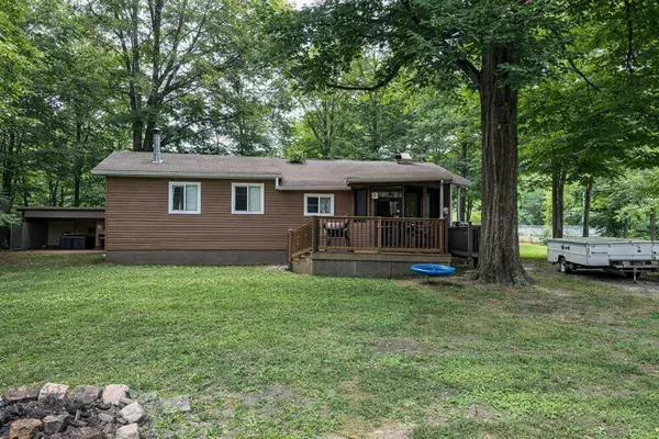 45 Heda DR, Tiny, ON L9M 0B3