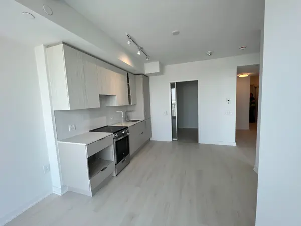 3900 Confederation Pkwy #4002, Mississauga, ON L5B 0M3