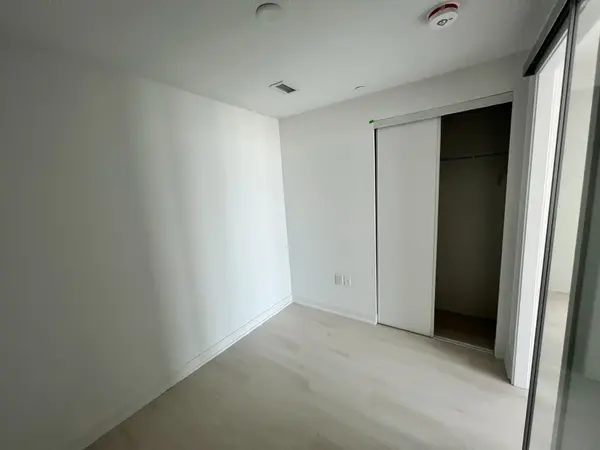 3900 Confederation Pkwy #4002, Mississauga, ON L5B 0M3