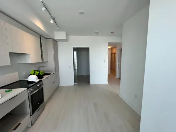 3900 Confederation Pkwy #4002, Mississauga, ON L5B 0M3