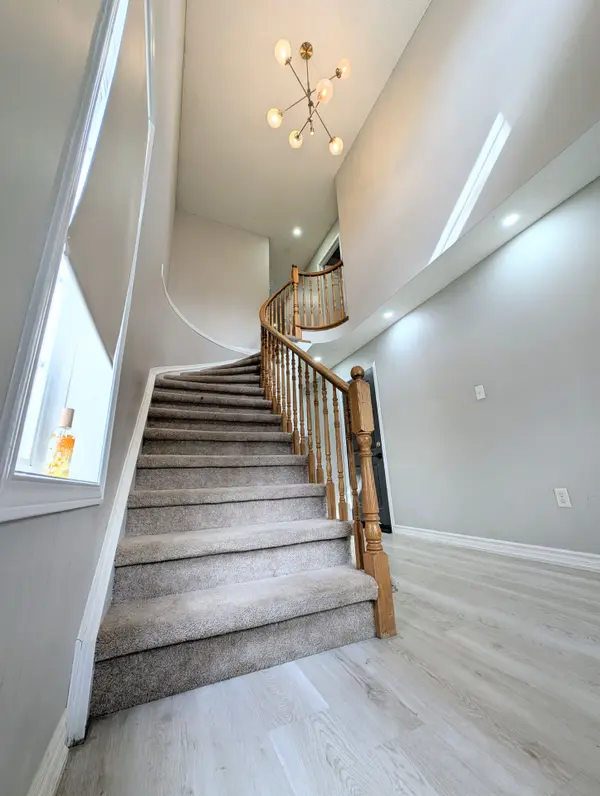 1411 Tobyn DR, Burlington, ON L7M 4V7