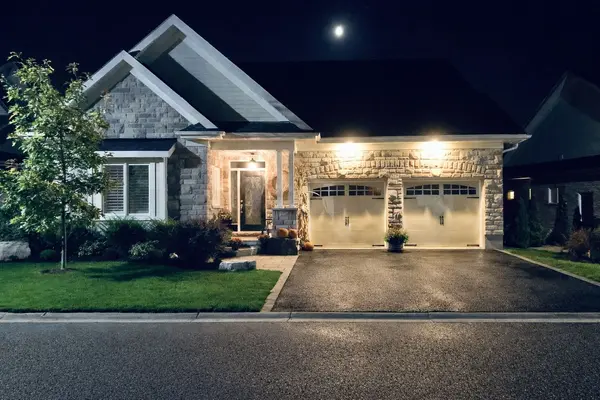 200 Kingfisher DR #123, Mono, ON L9W 0B3