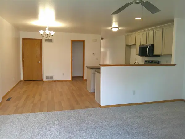 604 Duchess Dr, Solon, IA 52333