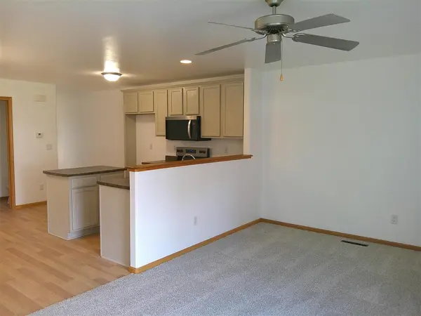 604 Duchess Dr, Solon, IA 52333