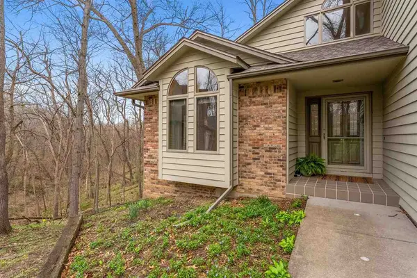 24 Samuel Dr, Iowa City, IA 52245