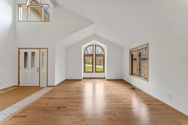 24 Samuel Dr, Iowa City, IA 52245