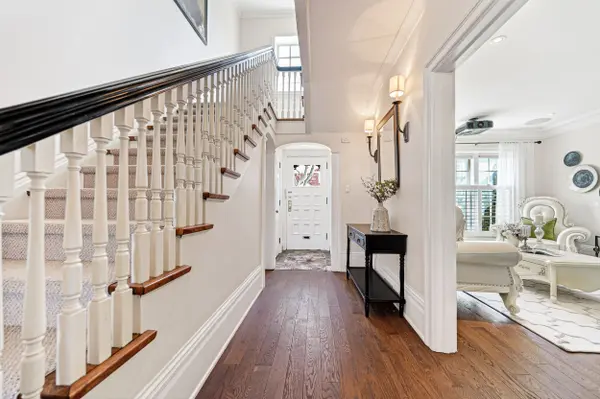 8 Killarney RD, Toronto C03, ON M5P 1L8