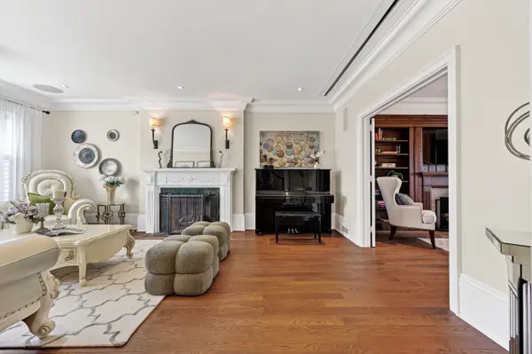 8 Killarney RD, Toronto C03, ON M5P 1L8