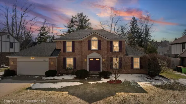 2824 Hunter Heights DR, West Bloomfield Charter Township, MI 48324