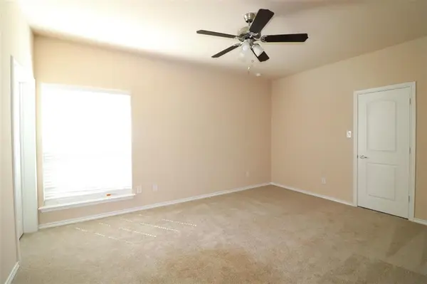 232 Michelle Drive, Grand Prairie, TX 75051