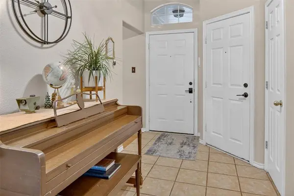 8905 San Joaquin Trail, Fort Worth, TX 76118