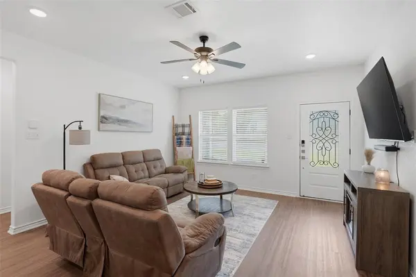 304 W Greenwood Avenue, Bowie, TX 76230