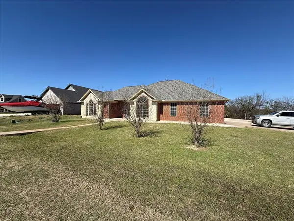 543 Islet Drive, Runaway Bay, TX 76426