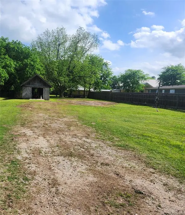 104 E PECAN, Sadler, TX 76264